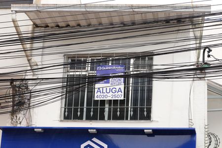 Casa para alugar com 30m², 1 quarto e 1 vagaPlaca grande instalada na grade da janela do imóvel no dia 23.06.2026 - Código da placa: IMWU-695