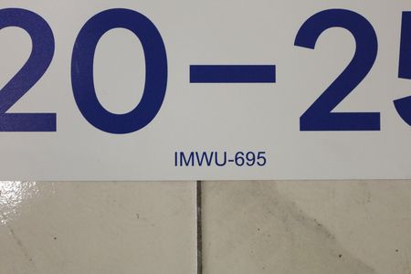 Casa para alugar com 30m², 1 quarto e 1 vagaPlaca grande instalada na grade da janela do imóvel no dia 23.06.2026 - Código da placa: IMWU-695