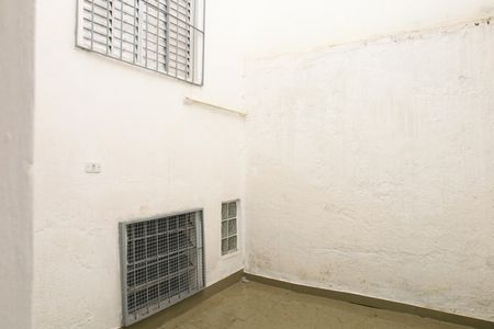 Casa para alugar com 30m², 1 quarto e 1 vagaQuintal