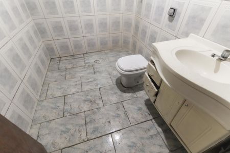 Banheiro de apartamento para alugar com 1 quarto, 50m² em Jardim Miray, Itaquaquecetuba