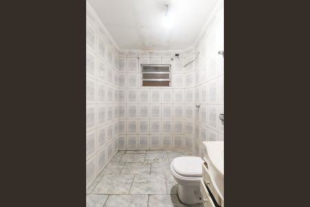 Banheiro de apartamento para alugar com 1 quarto, 50m² em Jardim Miray, Itaquaquecetuba