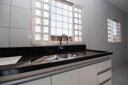 Casa à venda com 50m², 2 quartos e 1 vagaCozinha e Área de Serviço