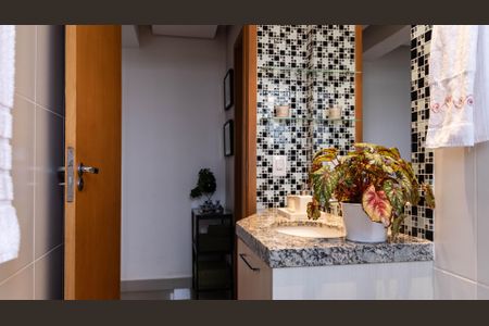 Apartamento à venda com 69m², 2 quartos e 1 vaga Apartamento à venda com 69m², 2 quartos e 1 vagaBanheiro