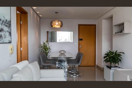 Apartamento à venda com 69m², 2 quartos e 1 vaga Apartamento à venda com 69m², 2 quartos e 1 vagaSala