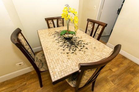 Apartamento para alugar com 69m², 2 quartos e 1 vaga Apartamento para alugar com 69m², 2 quartos e 1 vagaSala - Mesa e Cadeiras