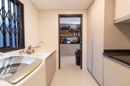 Casa à venda com 350m², 4 quartos e 2 vagasÁrea de Serviço