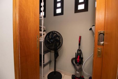 Casa à venda com 350m², 4 quartos e 2 vagasDespensa