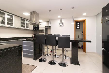 Casa à venda com 350m², 4 quartos e 2 vagasCozinha - Armários