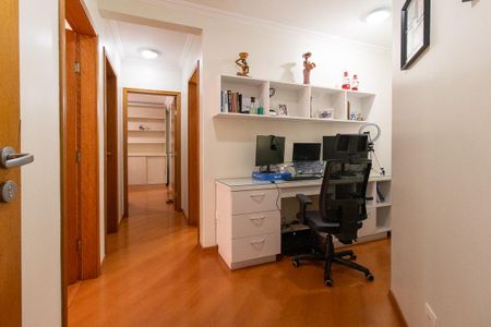 Casa à venda com 350m², 4 quartos e 2 vagasEscritório