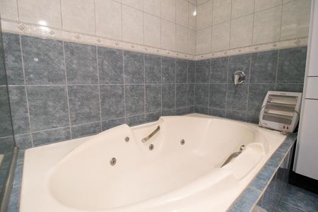 Casa à venda com 350m², 4 quartos e 2 vagasBanheiro da Suíte