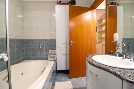 Casa à venda com 350m², 4 quartos e 2 vagasBanheiro da Suíte