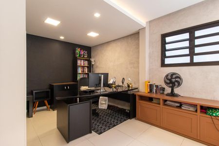 Casa à venda com 350m², 4 quartos e 2 vagasEscritório