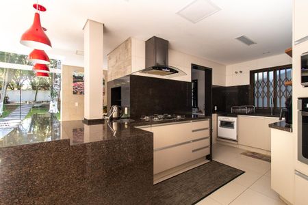 Casa à venda com 350m², 4 quartos e 2 vagasÁrea comum - Churrasqueira