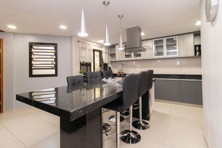Casa à venda com 350m², 4 quartos e 2 vagasCozinha - Armários
