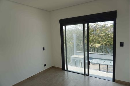 Casa de condomínio à venda com 131m², 2 quartos e 2 vagasSuíte