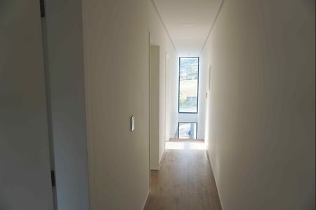 Corredor de casa de condomínio à venda com 2 quartos, 131m² em Alphaville, Santana de Parnaíba