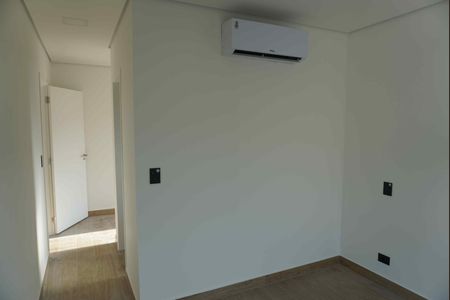 Casa de condomínio à venda com 131m², 2 quartos e 2 vagasSuíte