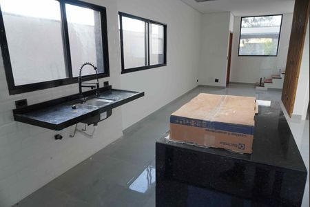 Cozinha de casa de condomínio à venda com 2 quartos, 131m² em Alphaville, Santana de Parnaíba