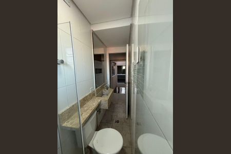 Casa à venda com 570m², 3 quartos e 2 vagas Casa à venda com 570m², 3 quartos e 2 vagasBanheiro