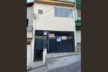 Casa à venda com 570m², 3 quartos e 2 vagas Casa à venda com 570m², 3 quartos e 2 vagasFachada