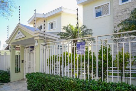 Casa de condomínio à venda com 120m², 3 quartos e 2 vagas Casa de condomínio à venda com 120m², 3 quartos e 2 vagasFachada