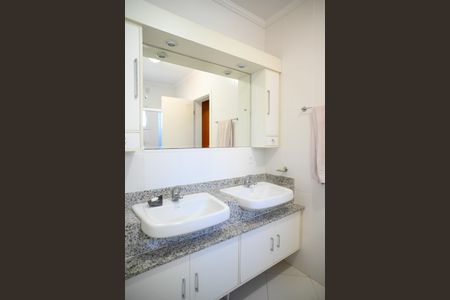 Casa de condomínio à venda com 120m², 3 quartos e 2 vagas Casa de condomínio à venda com 120m², 3 quartos e 2 vagasBanheiro Quarto 3 - Suite