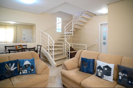 Casa de condomínio à venda com 120m², 3 quartos e 2 vagas Casa de condomínio à venda com 120m², 3 quartos e 2 vagasSala