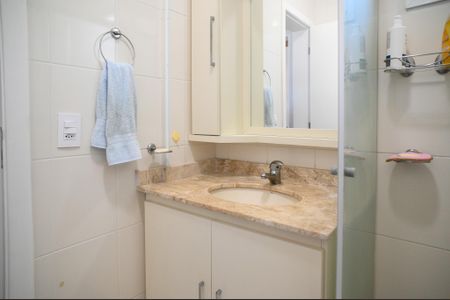 Casa de condomínio à venda com 120m², 3 quartos e 2 vagas Casa de condomínio à venda com 120m², 3 quartos e 2 vagasBanheiro Social