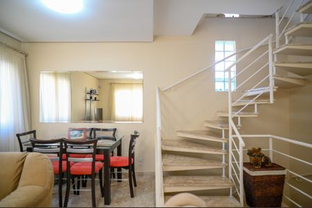 Casa de condomínio à venda com 120m², 3 quartos e 2 vagas Casa de condomínio à venda com 120m², 3 quartos e 2 vagasSala