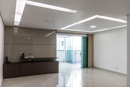 Sala 1 de casa para alugar com 3 quartos, 200m² em Parque São José, Belo Horizonte