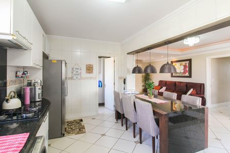 Apartamento para alugar com 155m², 4 quartos e 2 vagas Apartamento para alugar com 155m², 4 quartos e 2 vagasCozinha e Área de Serviço