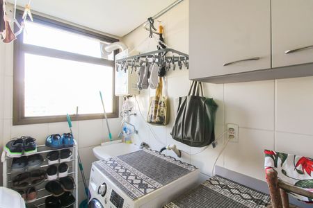 Apartamento para alugar com 155m², 4 quartos e 2 vagas Apartamento para alugar com 155m², 4 quartos e 2 vagasCozinha e Área de Serviço