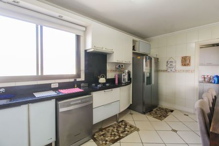 Apartamento para alugar com 155m², 4 quartos e 2 vagas Apartamento para alugar com 155m², 4 quartos e 2 vagasCozinha e Área de Serviço