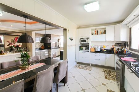 Apartamento para alugar com 155m², 4 quartos e 2 vagas Apartamento para alugar com 155m², 4 quartos e 2 vagasCozinha e Área de Serviço