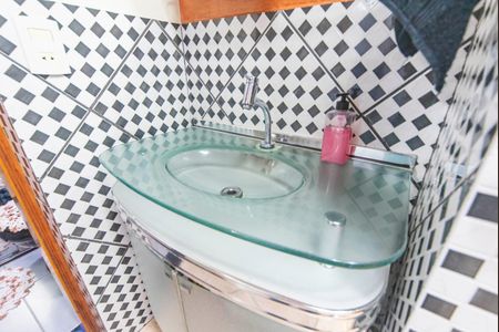 Apartamento à venda com 55m², 2 quartos e 1 vaga Apartamento à venda com 55m², 2 quartos e 1 vagaBanheiro