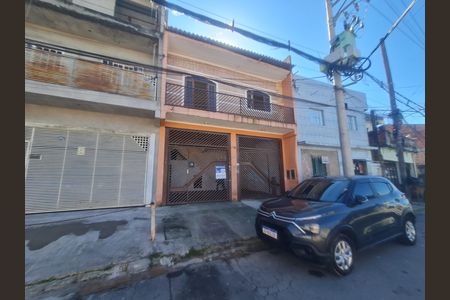 Fachada com placa QuintoAndar de casa para alugar com 2 quartos, 120m² em Parque Primavera, Guarulhos