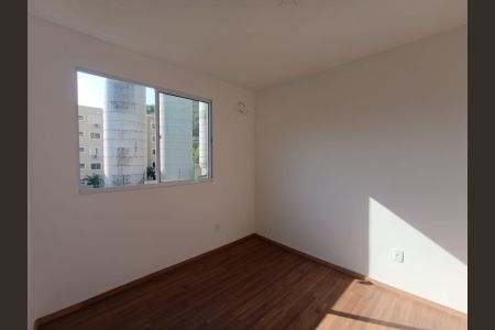 Quarto 2 de apartamento para alugar com 2 quartos, 43m² em Jardim Alvorada, Nova Iguaçu