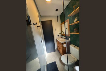 Banheiro suíte 2 de apartamento para alugar com 2 quartos, 83m² em Alphaville Empresarial, Barueri