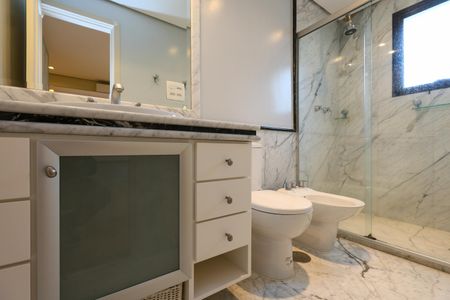 Apartamento para alugar com 374m², 4 quartos e 5 vagasBanheiro da Suíte 4