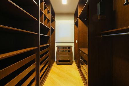 Apartamento para alugar com 374m², 4 quartos e 5 vagasCloset da Suíte 1