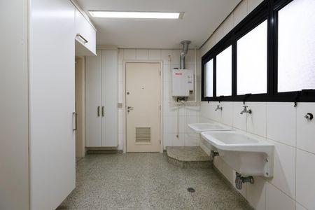 Apartamento para alugar com 374m², 4 quartos e 5 vagasÁrea de Serviço