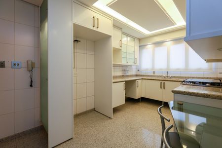 Apartamento para alugar com 374m², 4 quartos e 5 vagasCozinha