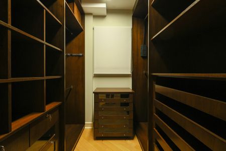 Apartamento para alugar com 374m², 4 quartos e 5 vagasCloset da Suíte 1