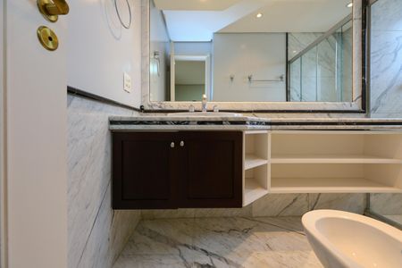 Apartamento para alugar com 374m², 4 quartos e 5 vagasBanheiro da Suíte 2