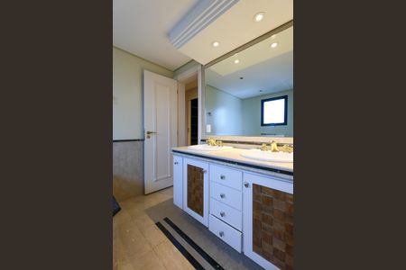 Apartamento para alugar com 374m², 4 quartos e 5 vagasBanheiro 2 da Closet da Suíte 1