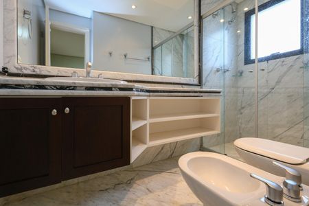 Apartamento para alugar com 374m², 4 quartos e 5 vagasBanheiro da Suíte 2