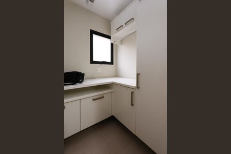 Apartamento para alugar com 374m², 4 quartos e 5 vagasÁrea de Serviço