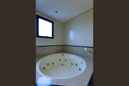 Apartamento para alugar com 374m², 4 quartos e 5 vagasBanheiro 1 da Closet da Suíte 1