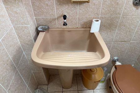 Banheiro de kitnet/studio para alugar com 1 quarto, 25m² em José Menino, Santos
