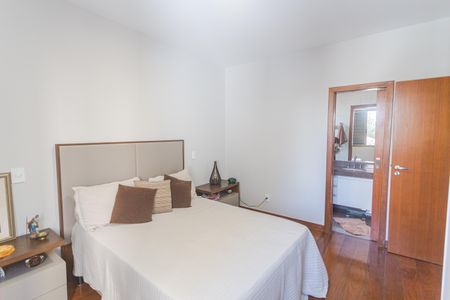 Apartamento à venda com 140m², 4 quartos e 2 vagasSuíte
